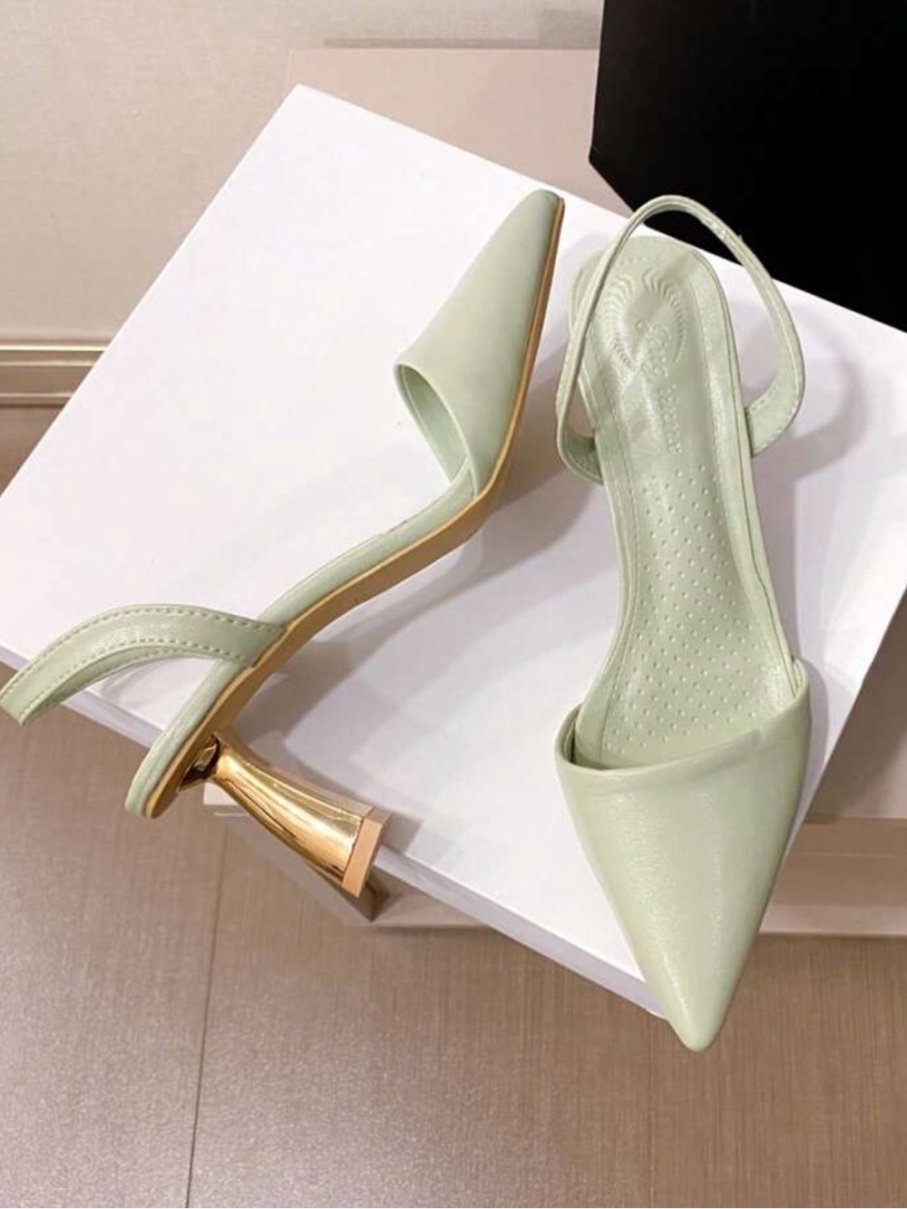 Slingback Pointed Toe Heels in Pale Mint